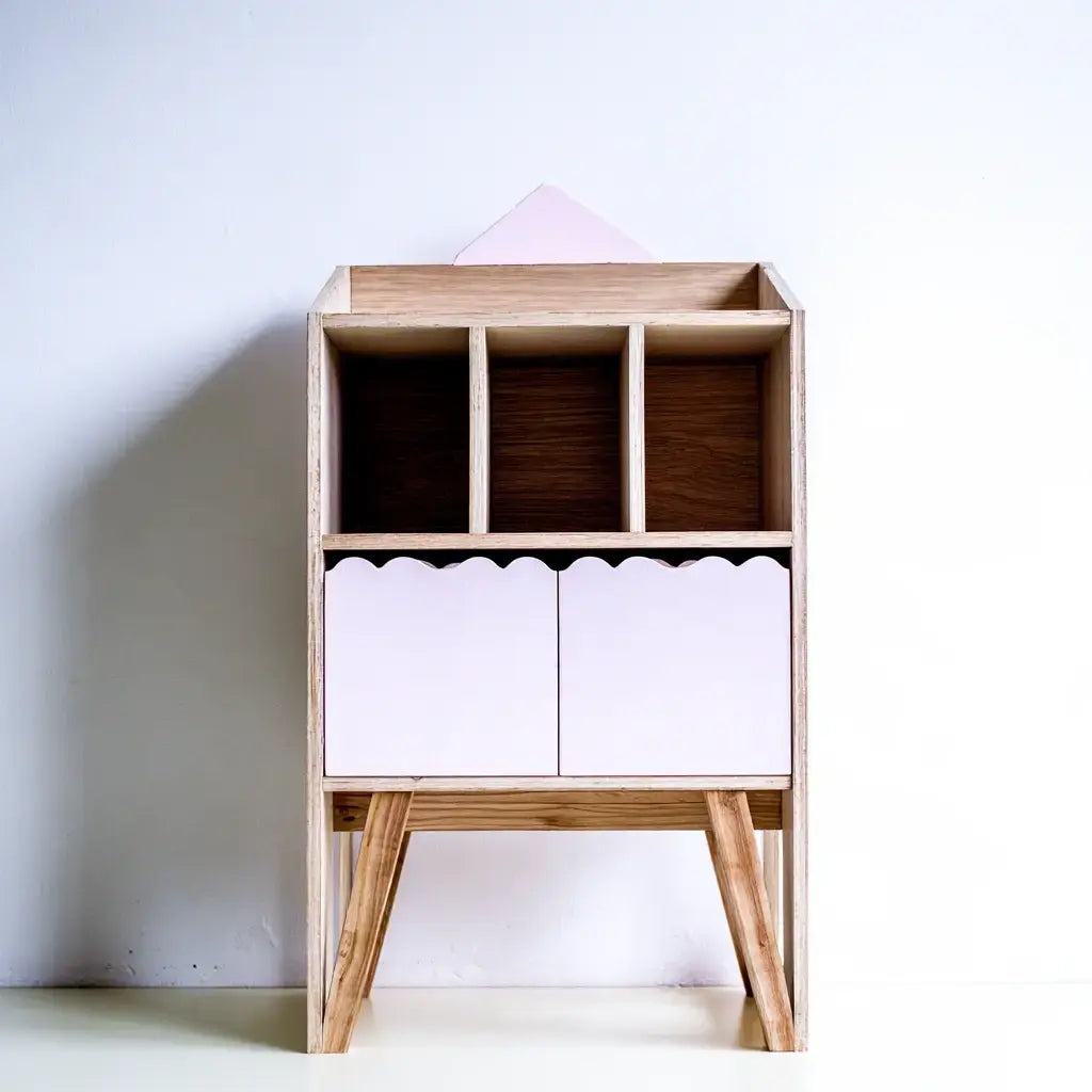 Aparador con remate de casa y nichos superiores - rosa/beige